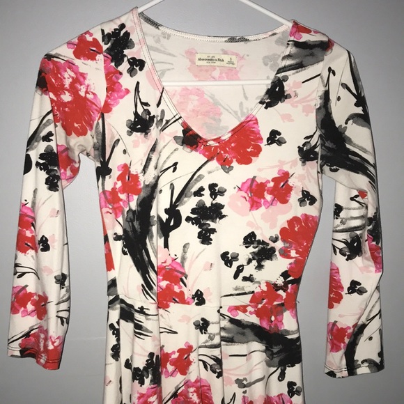 Too small - Picture 2 of 4